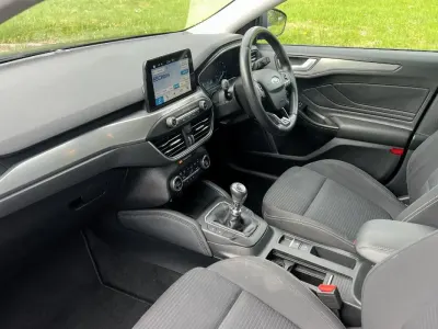 Gebraucht Ford Focus Titanium 123 PS (90 kW) 2019 Grau Kleinwagen