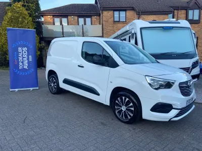 Second-hand Vauxhall Combo Sportive 100 CP (73 kW) 2020 Alb Monovolum