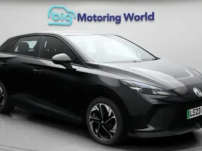 Używany MG MG4 EV SE 319 kW (435 KM) 2023 Czarny Hatchback