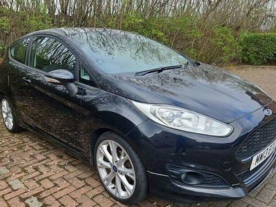 Usado Ford Fiesta Zetec 125 HP (91 kW) 2013 Preto Citadino