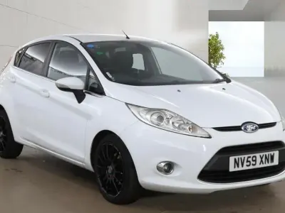 Used Ford Fiesta Titanium 96 HP (70 kW) 2009 White Hatchback