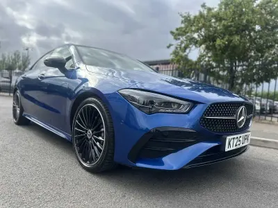 Begagnad Mercedes CLA180 AMG Line Premium Plus 136 HK (100 kW) 2025 Blå Sedan