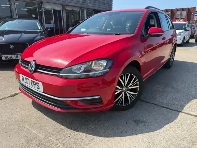 Used VW Golf VII SE 115 HP (84 kW) 2017 Red Estate