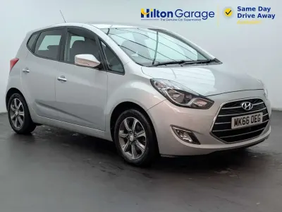 Usado Hyundai ix20 SE 125 CV (91 kW) 2016 Plateado Utilitario