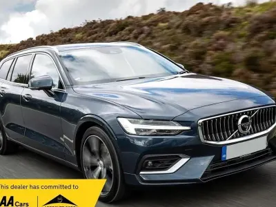 Begagnad Volvo V60 Momentum 2019 Blå Kombi
