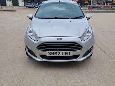 Used Ford Fiesta Zetec 80 HP (58 kW) 2013 Silver Hatchback