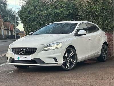 Begagnad Volvo V40 R-Design Pro 152 HK (111 kW) 2018 Vit Halvkombi