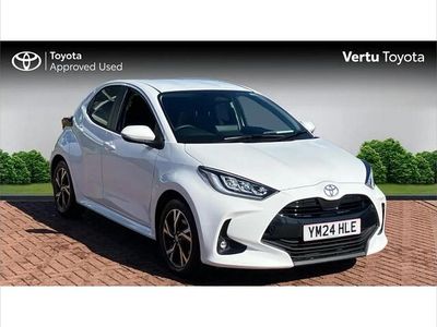 Used Toyota Yaris Hybrid Design 116 HP (85 kW) 2024 White Hatchback