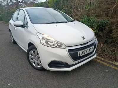 Used Peugeot 208 Access 68 HP (50 kW) 2015 White Hatchback