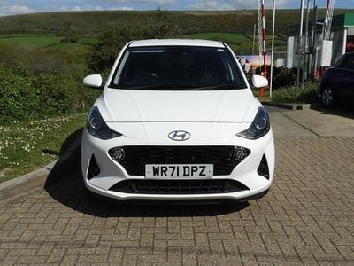 Gebraucht Hyundai i10 Premium 67 PS (49 kW) 2021 Weiß Kleinwagen