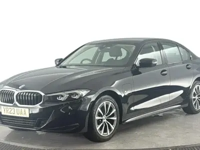 Usado BMW 330e Sport Line 292 CV (214 kW) 2023 Negro Berlina