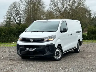 Second-hand Vauxhall Vivaro S 2025 Alb Monovolum