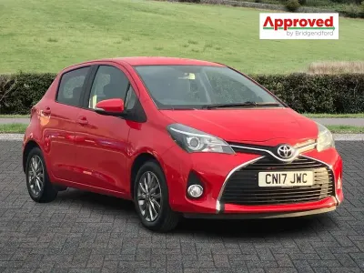 Usado Toyota Yaris 99 HP (72 kW) 2017 Vermelho Citadino