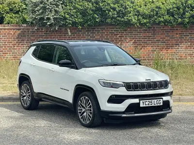 Used Jeep Compass Altitude 2025 White/black SUV
