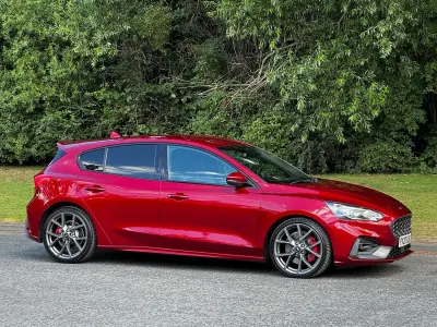 Used Ford Focus ST 190 HP (139 kW) 2020 Red metallic Hatchback