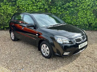 Usado Kia Rio 95 CV (69 kW) 2011 Negro Utilitario