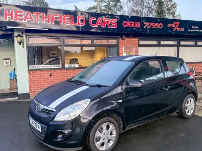 Used Hyundai i20 Comfort 78 HP (57 kW) 2011 Black Hatchback