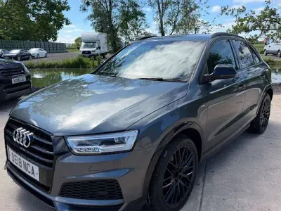 Usado Audi Q3 Black Edition 150 HP (110 kW) 2018 Cinzento SUV