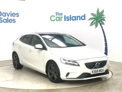 Used Volvo V40 R-Design Pro 152 HP (111 kW) 2018 White Hatchback