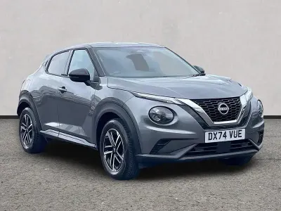 Begagnad Nissan Juke N-Connecta 2024 Grå SUV