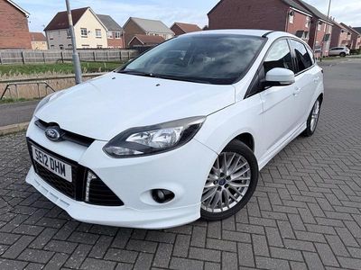 Used Ford Focus Zetec 115 HP (84 kW) 2012 White Hatchback