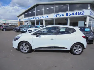 Used Renault Clio IV Dynamique 90 HP (66 kW) 2016 White Hatchback
