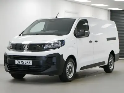 Used Vauxhall Vivaro 120 HP (88 kW) 2025 White MPV