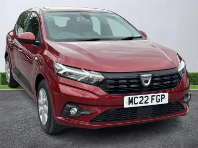 Usado Dacia Sandero Comfort 90 CV (66 kW) 2022 Rojo Utilitario