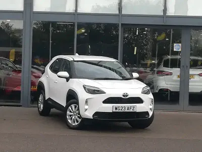 Used Toyota Yaris Hybrid 116 HP (85 kW) 2023 White Estate