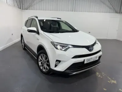 Used Toyota RAV4 197 HP (144 kW) 2017 White SUV