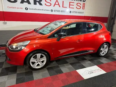 Używany Renault Clio IV Dynamique 90 KM (66 kW) 2016 Czerwony Hatchback
