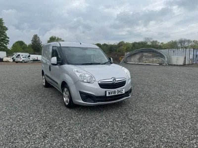 Second-hand Vauxhall Combo Sportive 95 CP (69 kW) 2018 Argintiu Monovolum