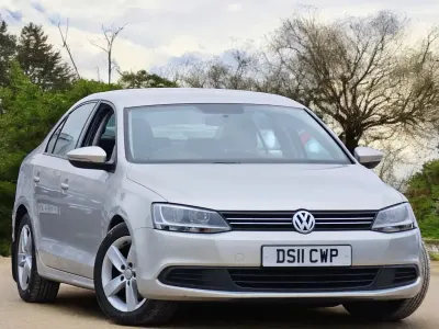Usado VW Jetta SE 140 HP (102 kW) 2011 Prateado Sedan