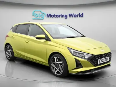 Używany Hyundai i20 Ultimate 100 KM (73 kW) 2025 Zielony Hatchback