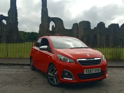 Used Peugeot 108 Collection 68 HP (50 kW) 2017 Red Hatchback