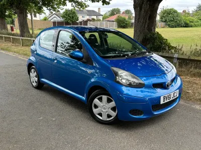 Used Toyota Aygo 68 HP (50 kW) 2011 Blue Hatchback