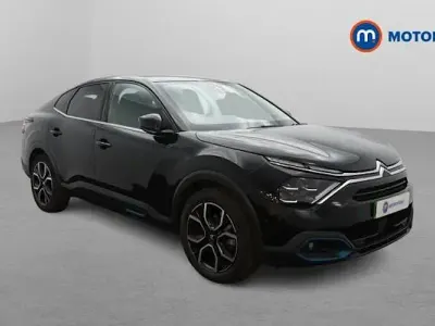 Begagnad Citroën e-C4 Shine 100 kW (136 HK) 2023 Svart Sedan