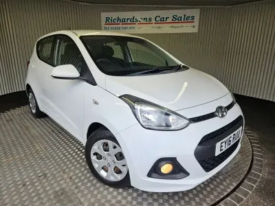 Gebraucht Hyundai i10 SE 87 PS (63 kW) 2016 Weiß Kleinwagen