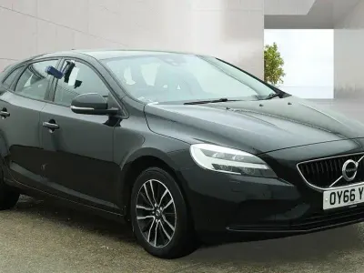 Used Volvo V40 Momentum 120 HP (88 kW) 2016 Black Hatchback