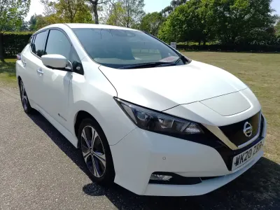 Begagnad Nissan Leaf N-Connecta 2020 Vit Halvkombi