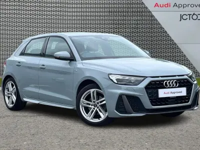 Käytetty Audi A1 S-Line 108 HP (79 kW) 2023 Harmaa Katumaasturi