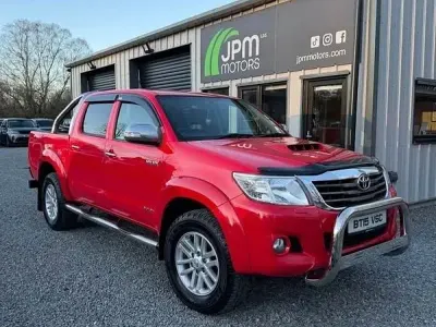 Używany Toyota HiLux 171 KM (125 kW) 2015 Czerwony Pickup