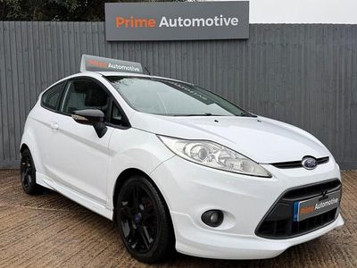 Used Ford Fiesta Zetec 95 HP (69 kW) 2012 White Hatchback