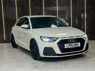 Used Audi A1 Sportback Design 116 HP (85 kW) 2019 White Hatchback
