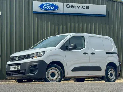 Second-hand Peugeot Partner Premium 131 CP (96 kW) 2023 Alb Monovolum