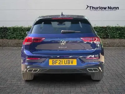 Begagnad VW Golf VII R-line 130 HK (95 kW) 2021 Blå Halvkombi