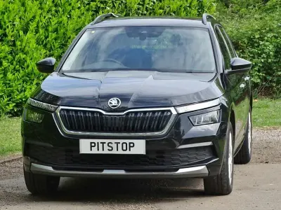 Usado Skoda Kamiq SE Drive 110 HP (80 kW) 2023 Preto SUV