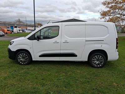 Used Citroën Berlingo 100 HP (73 kW) 2024 White MPV