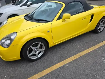 Usado Toyota MR2 140 CV (102 kW) 2005 Amarillo Descapotable