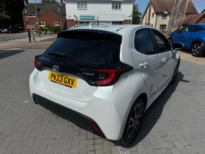 Used Toyota Yaris Design 116 HP (85 kW) 2023 White Hatchback